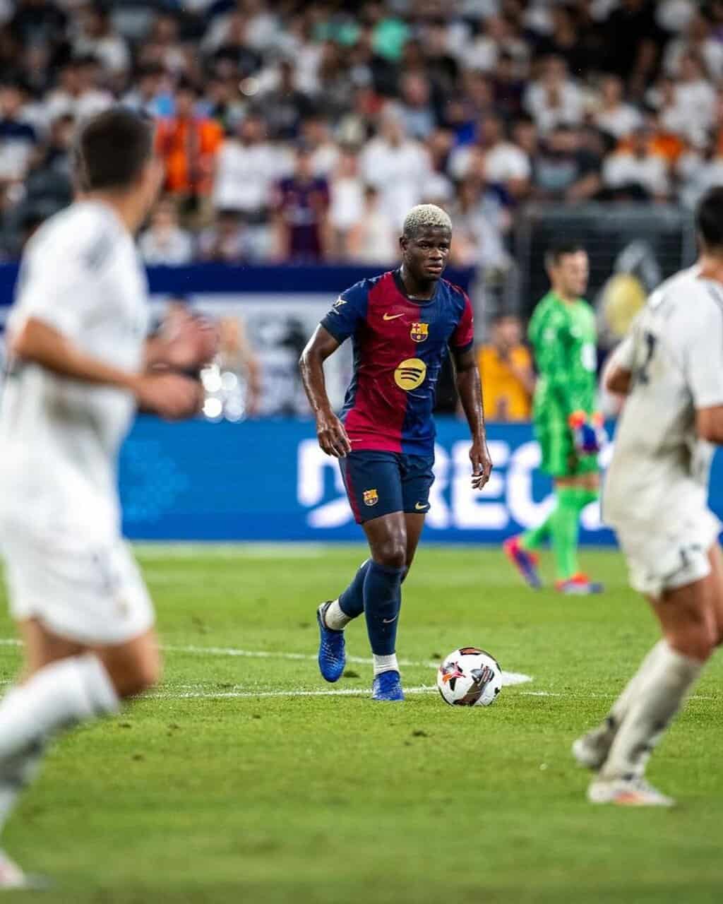 Pré-saison : Mikayil Faye remporte son premier Clásico avec le FC Barcelone, victorieux 2-1 du Real Madrid - wiwsport Pré-saison : Mikayil Faye remporte son premier Clásico avec le FC Barcelone, victorieux 2-1 du Real Madrid - wiwsport