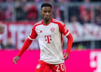 MUNICH, GERMANY - NOVEMBER 11: Bouna Sarr of FC Bayern Muenchen runs with the ball during the Bundesliga match between FC Bayern M?nchen and 1. FC Heidenheim 1846 at Allianz Arena on November 11, 2023 in Munich, Germany. (Photo by Boris Streubel/Getty Images)