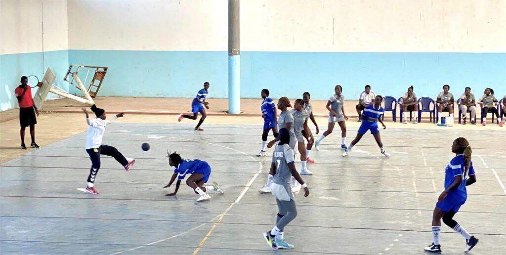 Championnat Élite Dames – J14 : Le DUC termine la saison sur une bonne note en battant Toubacouta (30-29) - wiwsport Championnat Élite Dames – J14 : Le DUC termine la saison sur une bonne note en battant Toubacouta (30-29) - wiwsport