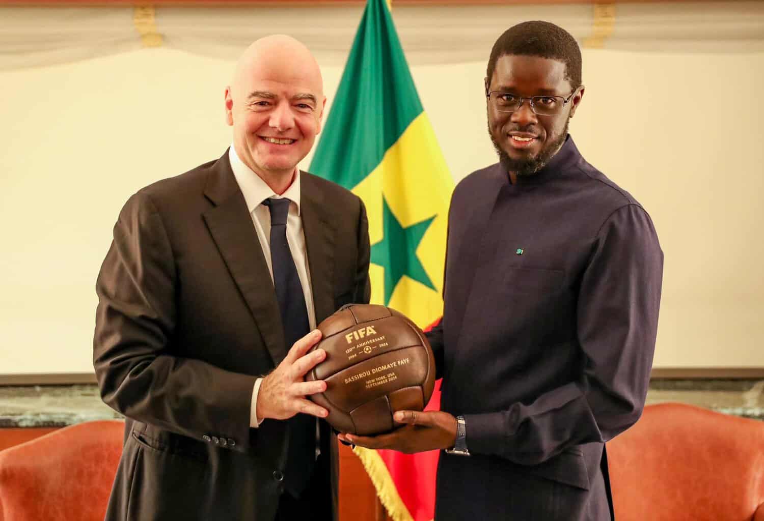 Le développement du football au Sénégal et en Afrique au menu des échanges entre le chef de l'État Bassirou Diomaye Faye et le président de la FIFA Gianni Infantino ! - wiwsport Le développement du football au Sénégal et en Afrique au menu des échanges entre le chef de l'État Bassirou Diomaye Faye et le président de la FIFA Gianni Infantino ! - wiwsport