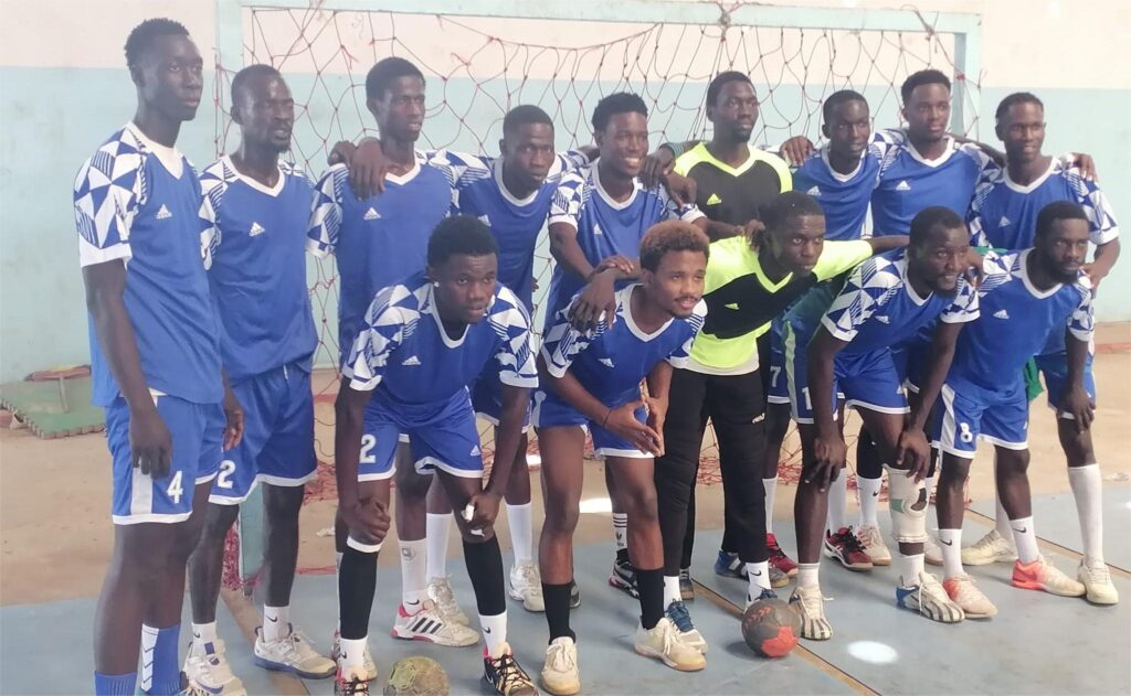 Handball – Championnat Régional Hommes J4 : Keur Massar remporte une deuxième victoire de rang en battant Malika (31-25) - wiwsport Handball – Championnat Régional Hommes J4 : Keur Massar remporte une deuxième victoire de rang en battant Malika (31-25) - wiwsport