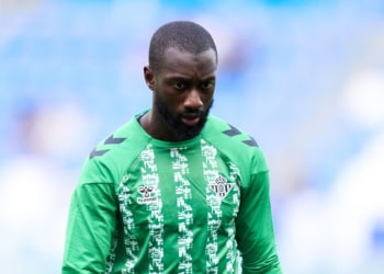 VITORIA-GASTEIZ, SPAIN - AUGUST 25: Youssouf Sabaly of Real Betis looks on prior to the La Liga match between Deportivo Alavés and Real Betis Balompié at Estadio de Mendizorroza on August 25, 2024 in Vitoria-Gasteiz, Spain. (Photo by Juan Manuel Serrano Arce/Getty Images)