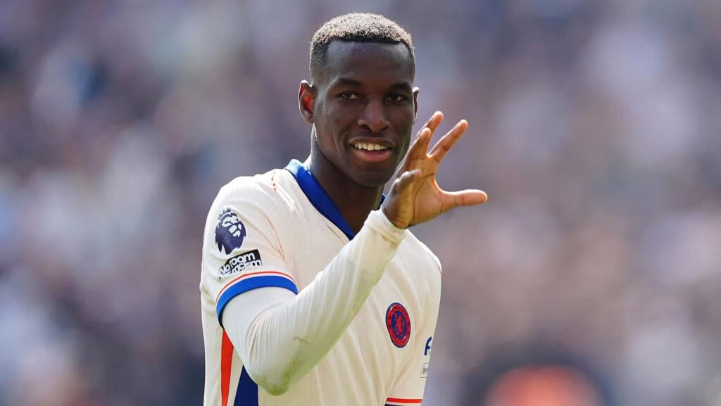Chelsea : Un supporter suspendu du football pour un commentaire raciste sur Nicolas Jackson - wiwsport Chelsea : Un supporter suspendu du football pour un commentaire raciste sur Nicolas Jackson - wiwsport