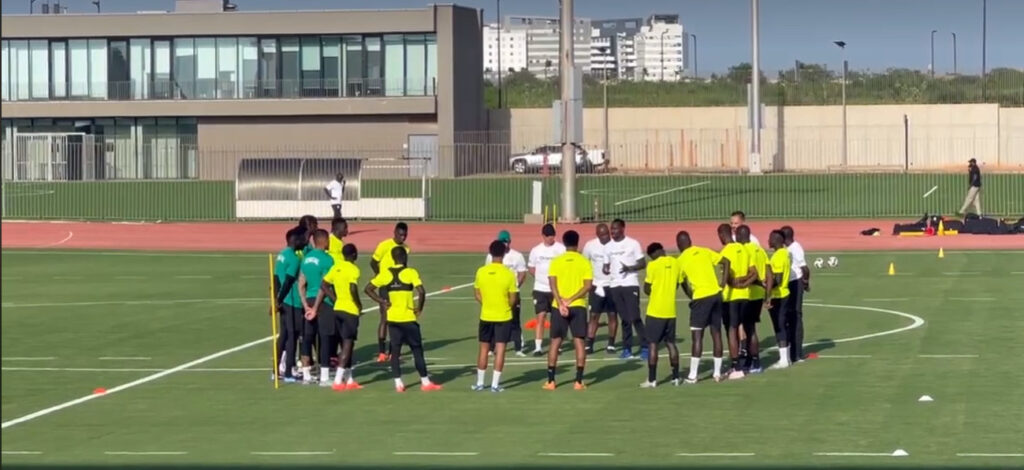 Elim. CAN 2025 - Sénégal/Malawi : 16 Lions présents au premier galop de ce lundi ! - wiwsport Elim. CAN 2025 - Sénégal/Malawi : 16 Lions présents au premier galop de ce lundi ! - wiwsport