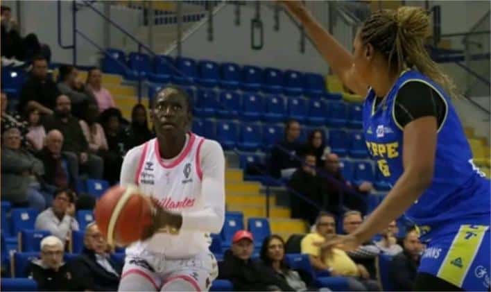 NF1 : Champagne Basket de Khadidiatou Diouf poursuit sa bonne série avec un 5e succès consécutif - wiwsport NF1 : Champagne Basket de Khadidiatou Diouf poursuit sa bonne série avec un 5e succès consécutif - wiwsport