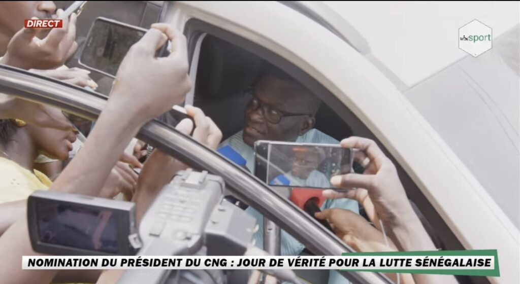Présidence CNG - Hué par les pros Malick Ngom, Bira Séne dans sa voiture « Tay la tay… » - wiwsport Présidence CNG - Hué par les pros Malick Ngom, Bira Séne dans sa voiture « Tay la tay… » - wiwsport