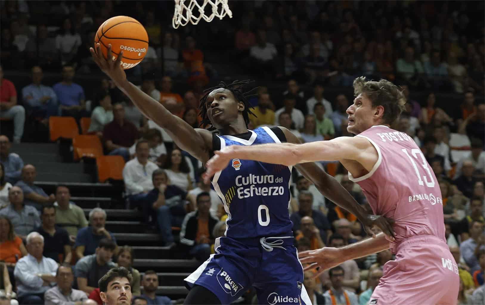 Liga ACB : Brancou Badio et Valencia Basket remportent leur première victoire contre Joventut Badalona (84-60) - wiwsport Liga ACB : Brancou Badio et Valencia Basket remportent leur première victoire contre Joventut Badalona (84-60) - wiwsport
