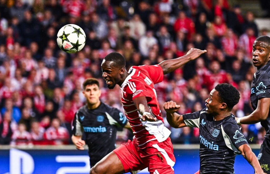 Ligue des Champions : Brest tient tête à Leverkusen, Abdallah Sima sort sur blessure pour son retour - wiwsport Ligue des Champions : Brest tient tête à Leverkusen, Abdallah Sima sort sur blessure pour son retour - wiwsport
