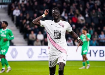 Ligue 1 : Ibrahima Niane et Bamba Dieng offrent à Angers sa première victoire face à Saint-Etienne - wiwsport