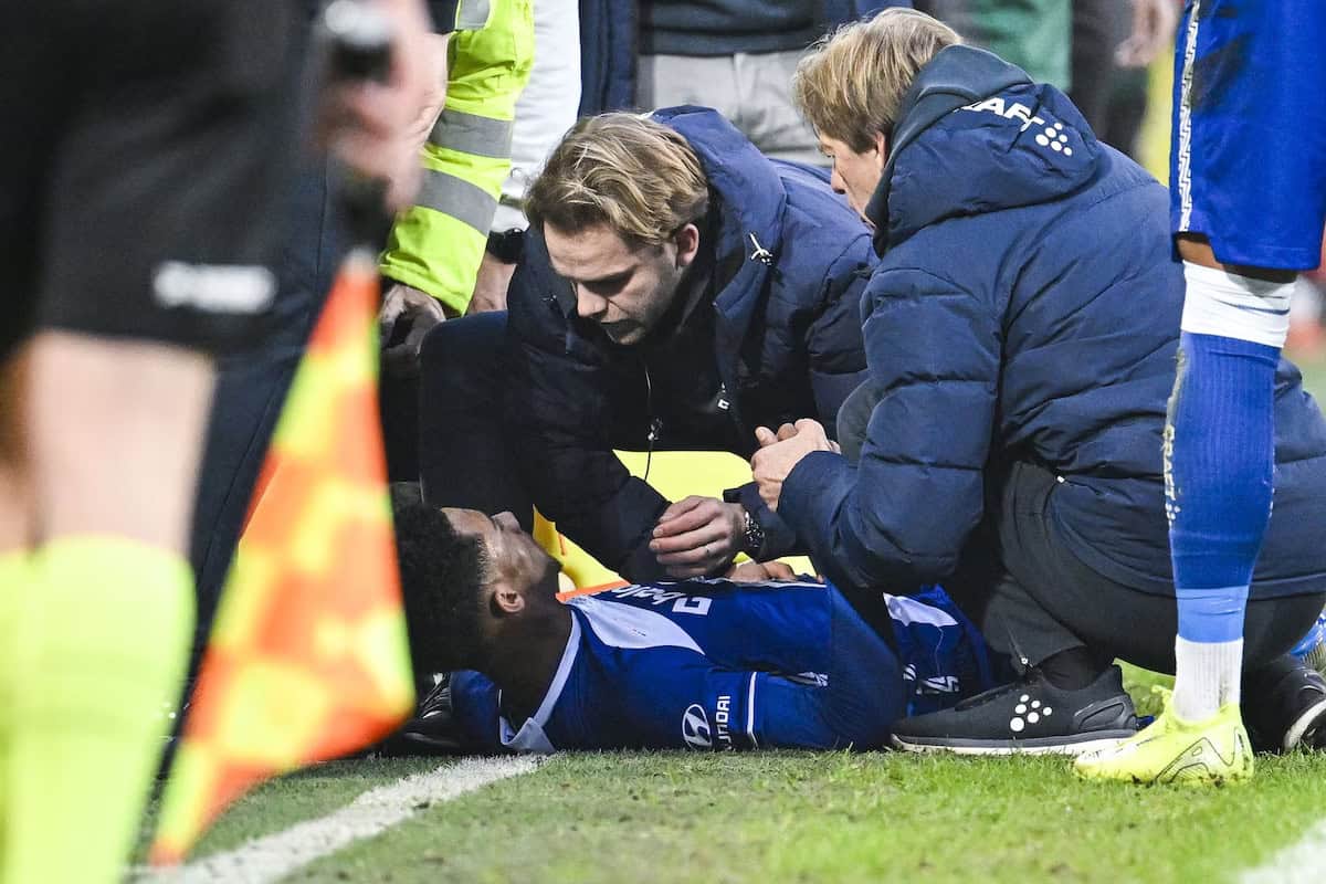 La Gantoise : Grosse frayeur pour Noah Fadiga, qui s'effondre sur le terrain face au Standard Liège - wiwsport La Gantoise : Grosse frayeur pour Noah Fadiga, qui s'effondre sur le terrain face au Standard Liège - wiwsport