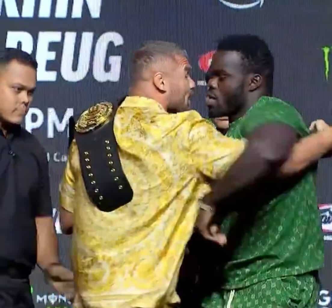 MMA : Face-à-face électrique entre Reug Reug et Malykhin avant le choc pour le titre (vidéo) - wiwsport MMA : Face-à-face électrique entre Reug Reug et Malykhin avant le choc pour le titre (vidéo) - wiwsport