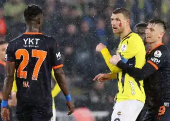 Foot : Quand Ousseynou Ba perd ses nerfs et donne un coup de tête à Edin Džeko - wiwsport