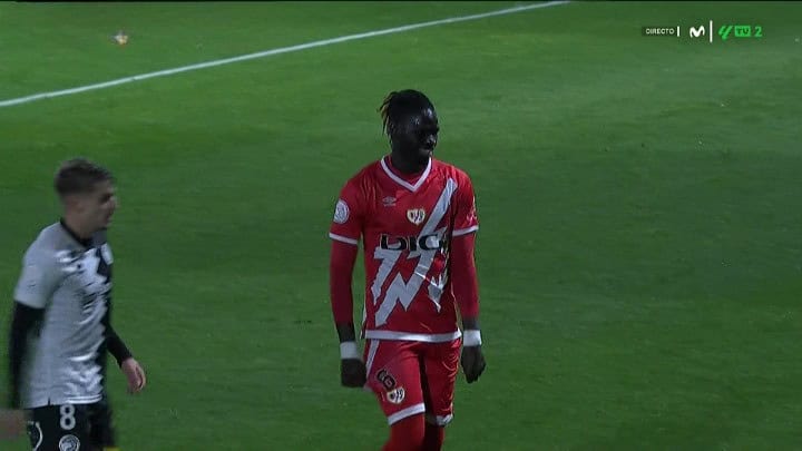 Coupe du Roi : Le Rayo Vallecano s'en sort face à Salamanca malgré l'expulsion de Pathé Ciss - wiwsport Coupe du Roi : Le Rayo Vallecano s'en sort face à Salamanca malgré l'expulsion de Pathé Ciss - wiwsport