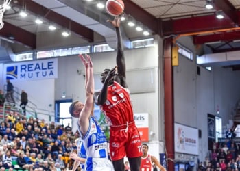 LBA – Série A : Reggiana de Mouhamed Faye (9 points, 11 rebonds) poursuit sa série victorieuse en dominant Sassari (79-72) - wiwsport