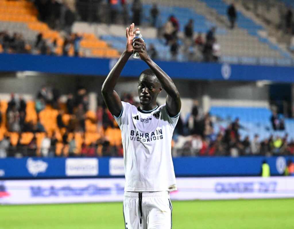 Paris FC : Mamadou Moustapha Mbow rêve de "jouer et gagner la CAN" avec les Lions - wiwsport Paris FC : Mamadou Moustapha Mbow rêve de "jouer et gagner la CAN" avec les Lions - wiwsport