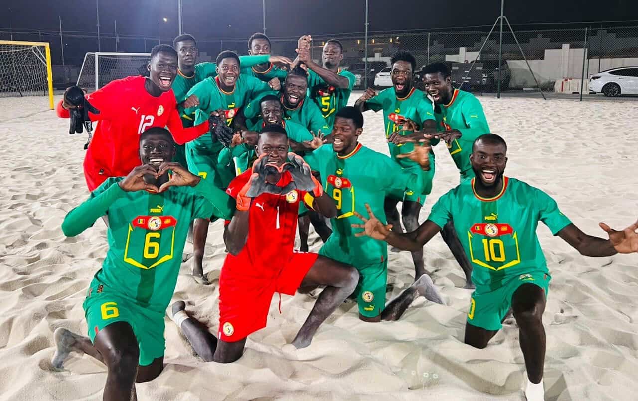 Beach Soccer - Les Lions réussissent le 2/2 à Dubaï, Al Seyni Ndiaye célèbre son 180e match en équipe nationale ! - wiwsport Beach Soccer - Les Lions réussissent le 2/2 à Dubaï, Al Seyni Ndiaye célèbre son 180e match en équipe nationale ! - wiwsport