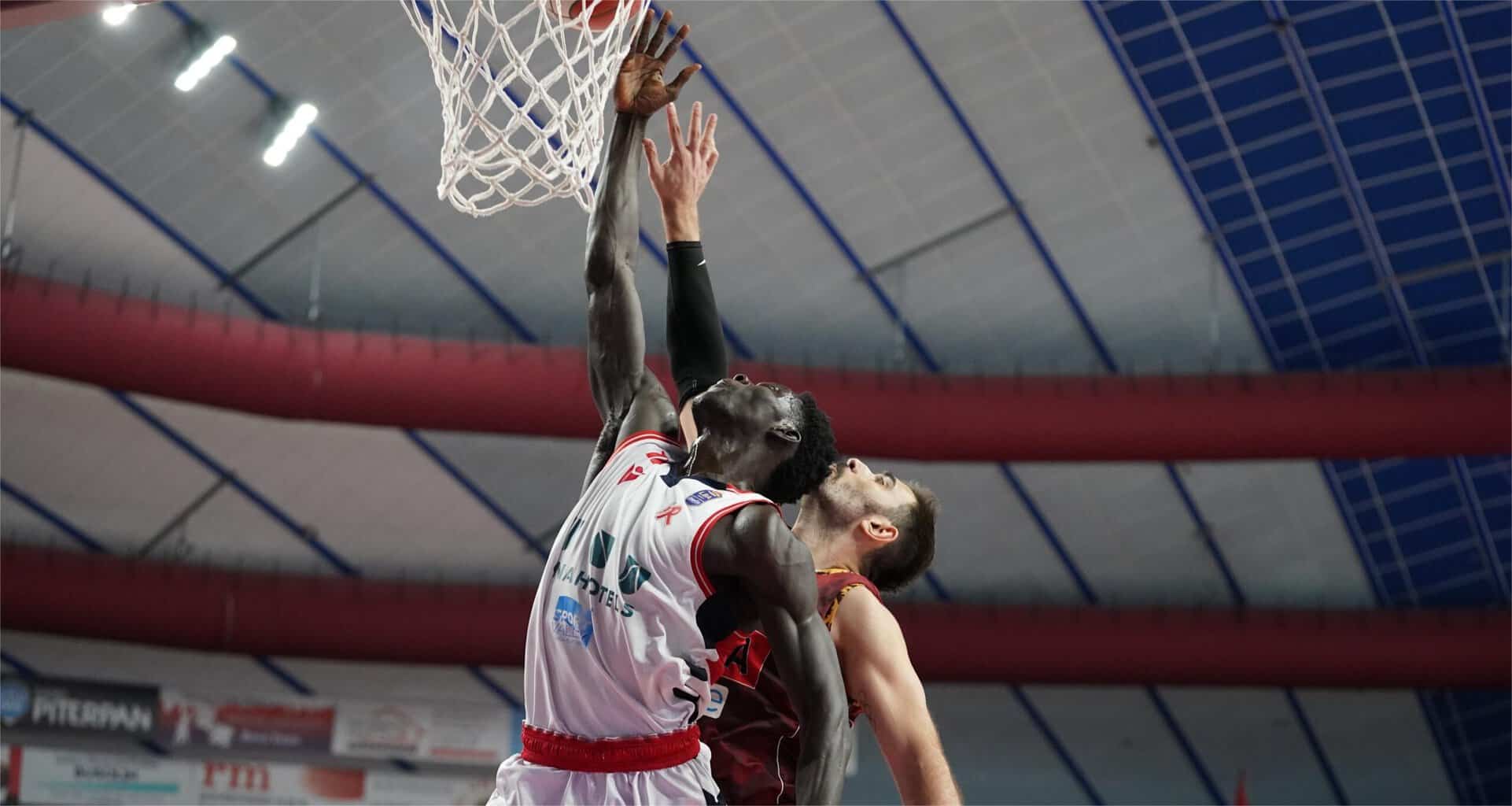 Ligue des Champions : Mouhamed Faye (8 points, 4 rebonds) contribue à la qualif’ de Reggiana pour le Final 16 - wiwsport