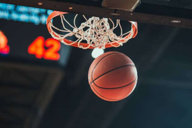 Basket - Incidents pendant les matchs : La FSBB appliquera désormais le retrait des points - wiwsport Basketball hoop, basketball scoring in the stadium