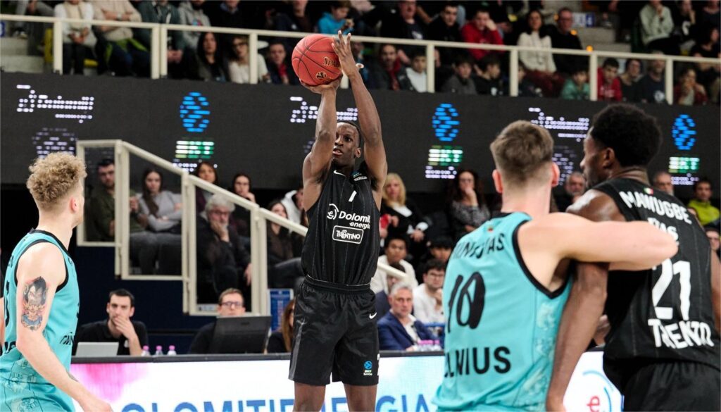 Eurocup : Trento de Saliou Niang coule face à BC Wolves (70-96) et se rapproche d’une élimination - wiwsport Eurocup : Trento de Saliou Niang coule face à BC Wolves (70-96) et se rapproche d’une élimination - wiwsport