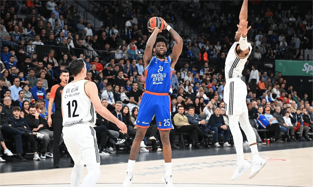 Euroleague : L’ASVEL de Mbaye Ndiaye met fin à 27 ans de disette chez l’Anadolu Efes - wiwsport Euroleague : L’ASVEL de Mbaye Ndiaye met fin à 27 ans de disette chez l’Anadolu Efes - wiwsport