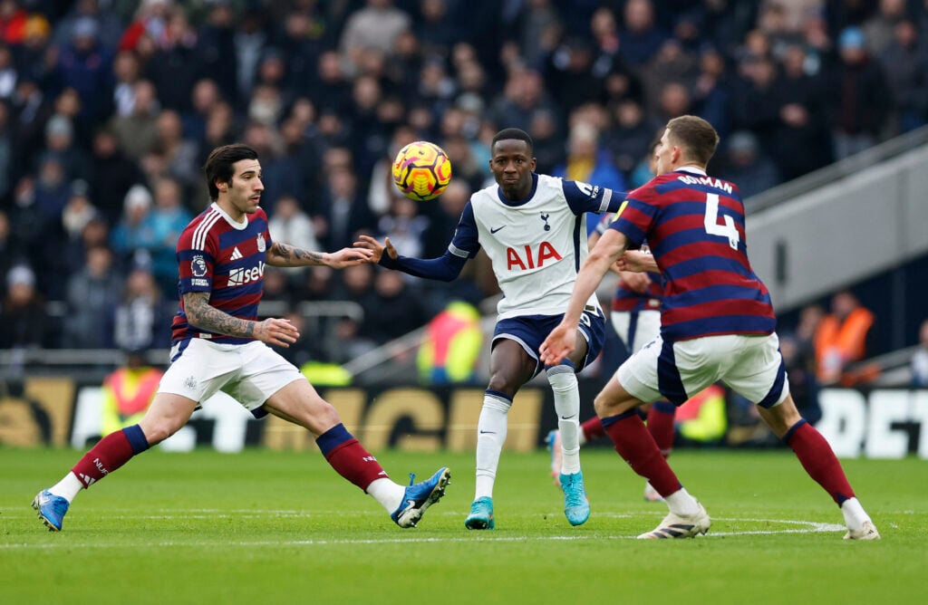 Premier League : Renversé par Newcastle, Tottenham de Pape Matar Sarr s'enfonce un peu plus dans la crise - wiwsport Premier League : Renversé par Newcastle, Tottenham de Pape Matar Sarr s'enfonce un peu plus dans la crise - wiwsport