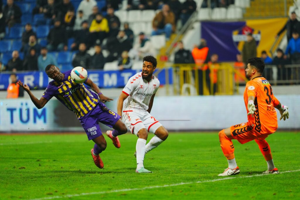 Süper Lig : Mame Baba Thiam offre la victoire à Eyüpspor contre Sivasspor - wiwsport