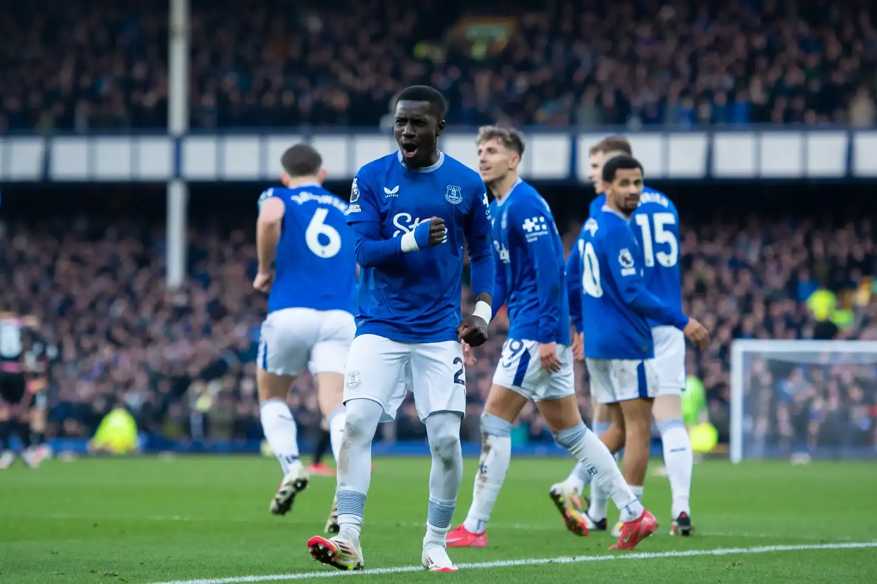 Everton : Idrissa Gueye atteint la barre des 200 matchs - wiwsport Everton : Idrissa Gueye atteint la barre des 200 matchs - wiwsport