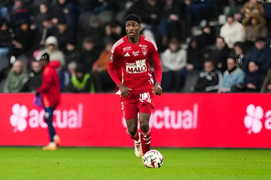 Ligue 1 : Lourde défaite de Brest face au PSG, Abdoulaye Ndiaye et Abdallah Sima impuissants - wiwsport Ligue 1 : Lourde défaite de Brest face au PSG, Abdoulaye Ndiaye et Abdallah Sima impuissants - wiwsport