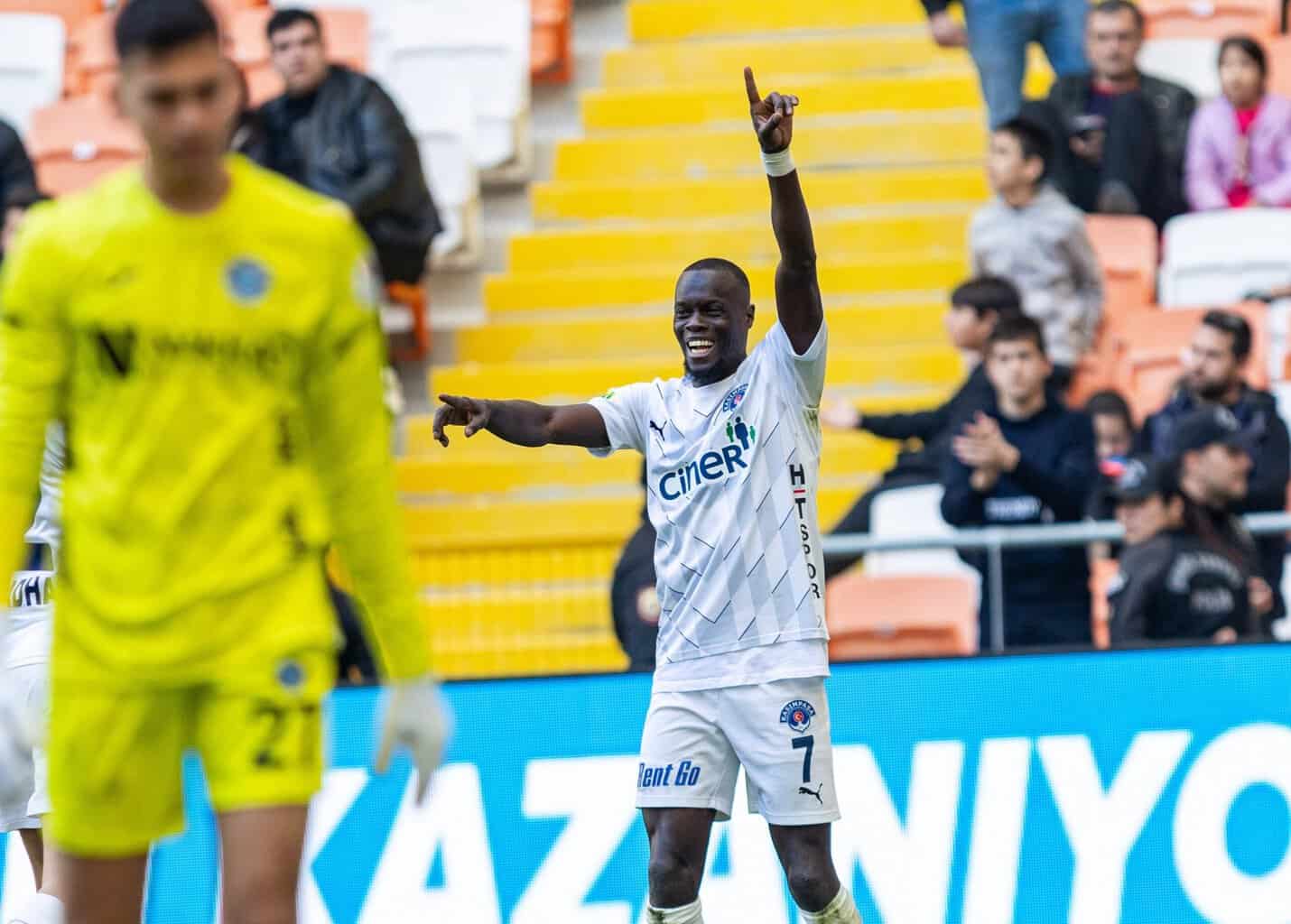 Süper Lig : Avec un doublé de Mamadou Fall, Kasımpaşa s'impose contre l'Adana Demirspor - wiwsport Süper Lig : Avec un doublé de Mamadou Fall, Kasımpaşa s'impose contre l'Adana Demirspor - wiwsport