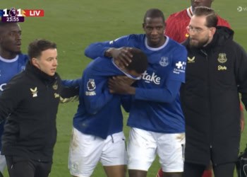 Premier League : En larmes, Iliman Ndiaye (Everton) sort sur blessure contre Liverpool - wiwsport