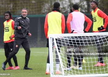 Rennes' French-Senegalese  head coach Habib Beye (2ndL) attends a training session after being appointed new head coach  at the Roazhon Park stadium in Rennes, on January 31, 2025. (Photo by Sebastien Salom-Gomis / AFP) (Photo by SEBASTIEN SALOM-GOMIS/AFP via Getty Images)