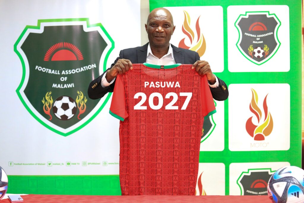 Football : Callisto Pasuwa nommé entraîneur principal des Flames du Malawi - wiwsport Football : Callisto Pasuwa nommé entraîneur principal des Flames du Malawi - wiwsport