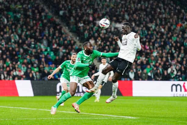 Ligue 1 : Angers sauve le nul à Saint-Etienne grâce à un but de Bamba Dieng - wiwsport