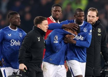 Everton : David Moyes donne des nouvelles d'Iliman Ndiaye, sorti sur blessure contre Liverpool - wiwsport