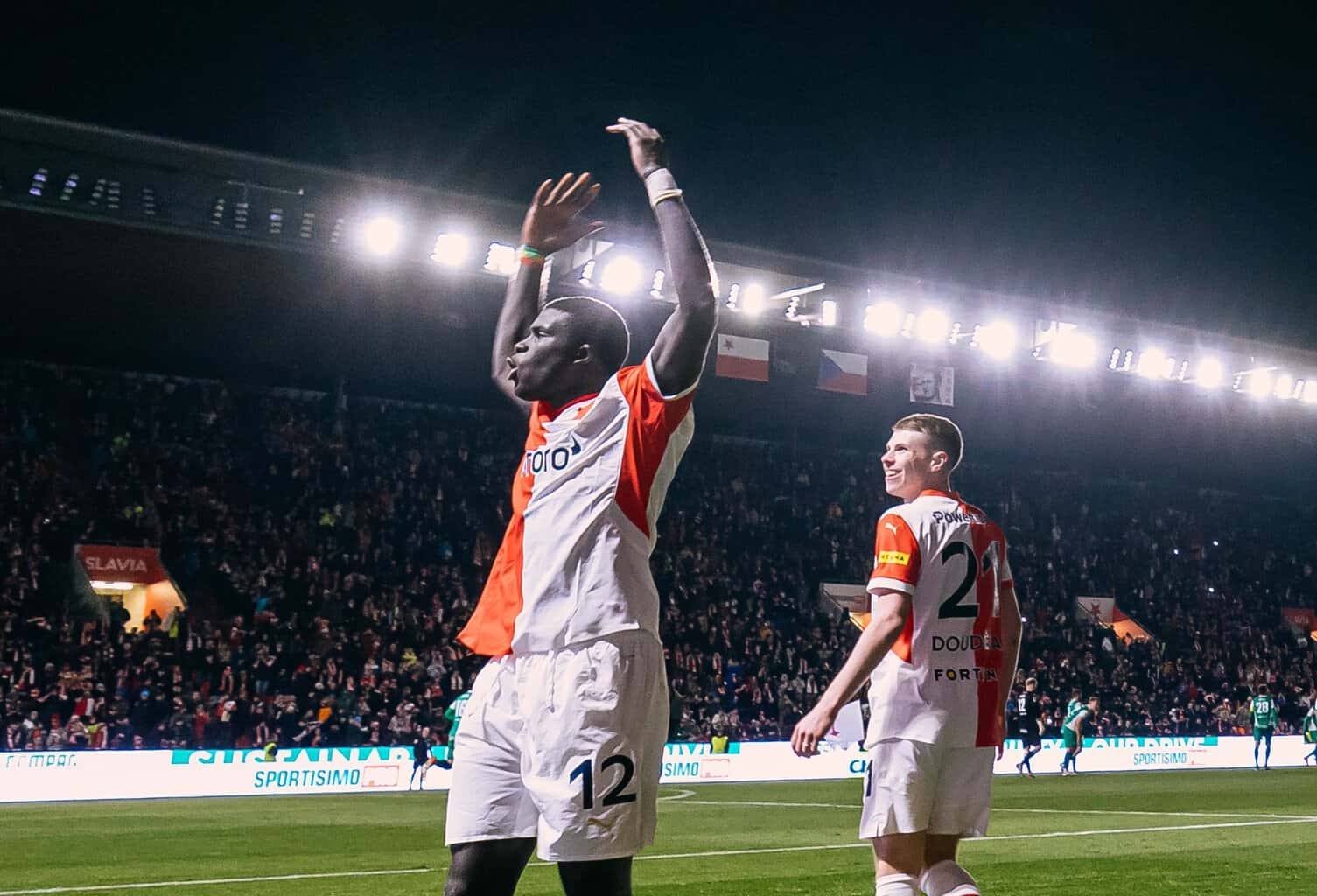 Chance Liga : Le Slavia Prague s'impose contre le Bohemians Prague grâce à un but d'El Hadji Malick Diouf - wiwsport Chance Liga : Le Slavia Prague s'impose contre le Bohemians Prague grâce à un but d'El Hadji Malick Diouf - wiwsport