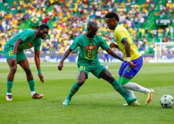 LISBON, PORTUGAL - JUNE 20: Youssouf Sabaly of Senegal and Vinicius Jr of Brazil battle for the ball during the International Friendly match betwen Brazil and Senegal at Estadio Jose Alvalade on June 20, 2023 in Lisbon, Portugal. (Photo by Joao Rico/DeFodi Images via Getty Images)