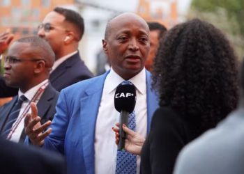Patrice Motsepe reconduit à la tête de la CAF par acclamation - wiwsport