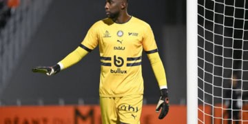 01 Bingourou KAMARA (pau) during the Ligue 2 BKT match between Stade Lavallois Mayenne Football Club and Pau Football Club at Stade Francis-Le Basser on December 16, 2023 in Laval, France. (Photo by Christophe Saidi/FEP/Icon Sport)