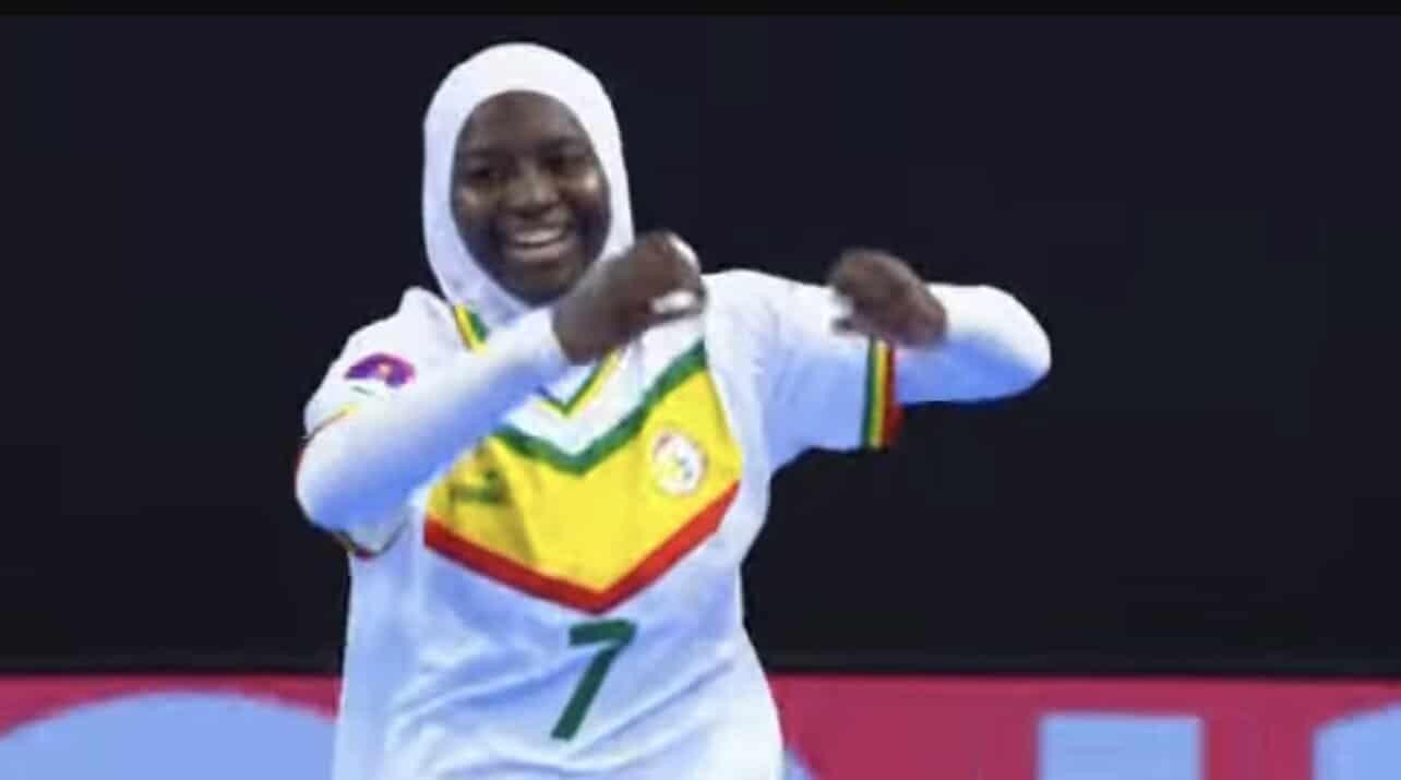 CAN Féminine de Futsal – Ndeyesha Mendy entre dans l’histoire en marquant le tout premier but du Sénégal ! - wiwsport Screenshot