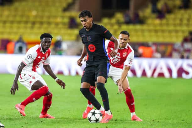 Ligue des Champions : Suppression des prolongations, avantage du terrain, ces changements qu'envisage l'UEFA - wiwsport Lamine CAMARA and VANDERSON of Monaco and Lamine YAMAL of Barcelona during the UEFA Champions League match between Monaco and Barcelona at Stade Louis II on September 19, 2024 in Monaco, Monaco. (Photo by Johnny Fidelin/Icon Sport via Getty Images)