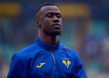 VERONA, ITALY - FEBRUARY 08: Cheikh Niasse of Hellas Verona FC looks on prior to the Serie A match between Verona and Atalanta at Stadio Marcantonio Bentegodi on February 08, 2025 in Verona, Italy. (Photo by Emmanuele Ciancaglini/Ciancaphoto Studio/Getty Images)