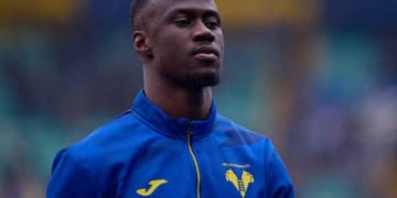 VERONA, ITALY - FEBRUARY 08: Cheikh Niasse of Hellas Verona FC looks on prior to the Serie A match between Verona and Atalanta at Stadio Marcantonio Bentegodi on February 08, 2025 in Verona, Italy. (Photo by Emmanuele Ciancaglini/Ciancaphoto Studio/Getty Images)