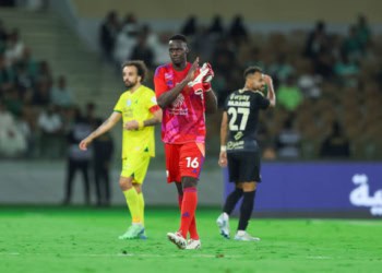 JEDDAH, SAUDI ARABIA - MARCH 6: Edouard Mendy of Al Ahli SFC leaves the field after injury during the Saudi Pro League match between Al Ahli SFC and Al Khaleej at Prince Abduallah Al Faisal Stadium on March 6, 2025 in Jeddah, Saudi Arabia. (Photo by Yasser Bakhsh/Getty Images)