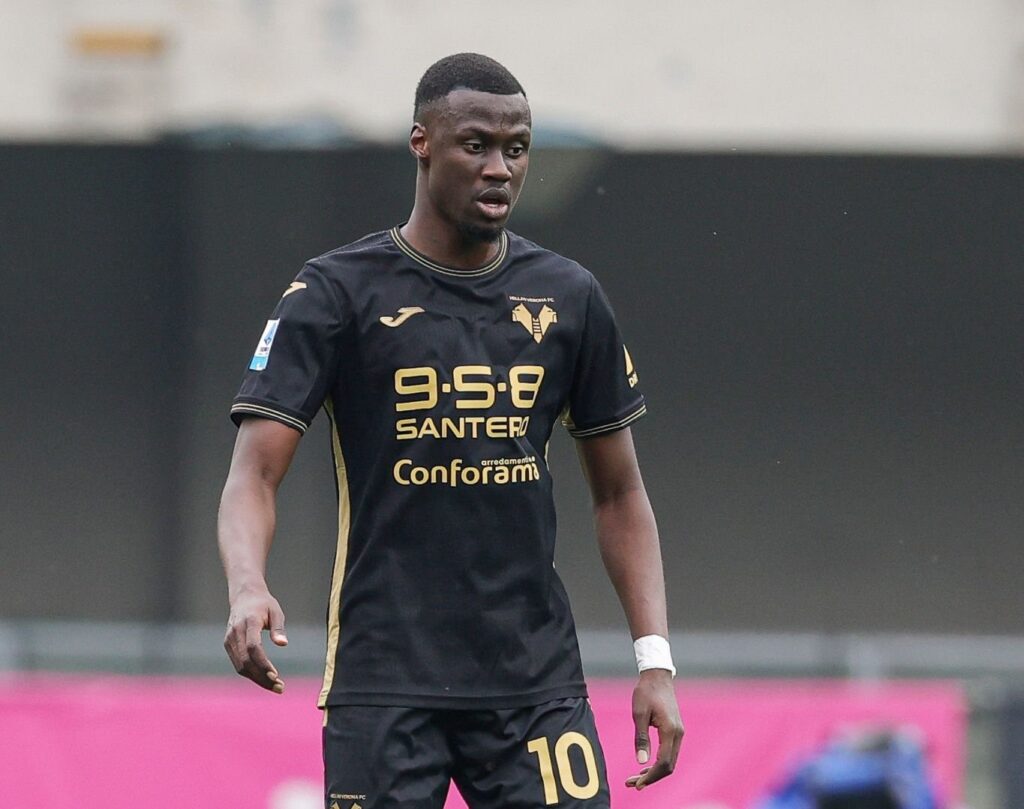 Hellas Vérone : Cheikh Niasse, de retour face à l'AS Roma ce samedi - wiwsport Hellas Vérone : Cheikh Niasse, de retour face à l'AS Roma ce samedi - wiwsport