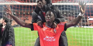 Ligue 2 : Lorient et ses Sénégalais promus en Ligue 1 après leur victoire contre Caen, Sambou Soumano signe un doublé - wiwsport
