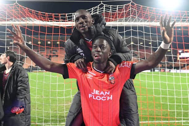 Ligue 2 : Lorient et ses Sénégalais promus en Ligue 1 après leur victoire contre Caen, Sambou Soumano signe un doublé - wiwsport Ligue 2 : Lorient et ses Sénégalais promus en Ligue 1 après leur victoire contre Caen, Sambou Soumano signe un doublé - wiwsport