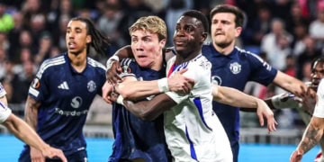 Ligue Europa : L'OL de Moussa Niakhaté arrache le nul contre Manchester United - wiwsport