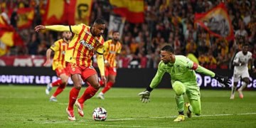 Ligue 1 : Avec une performance phénoménale de Yehvann Diouf, Reims fait chuter Lens - wiwsport