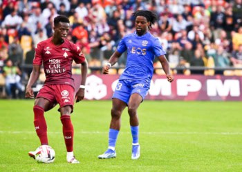 07 Papa Amadou DIALLO (fcm) - 23 Jordan LOTOMBA (ogcn) during the Ligue 1 Uber Eats match between Football Club de Metz and Olympique Gymnaste Club Nice on October 7, 2023 in Metz, France. (Photo by Anthony Dibon/Icon Sport)
