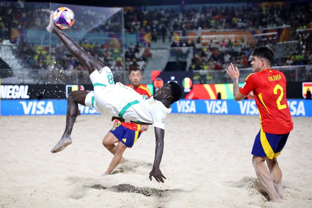 Mondial Beach Soccer 2025 : Le Sénégal lance idéalement sa campagne en battant l'Espagne (4-1) - wiwsport Mondial Beach Soccer 2025 : Le Sénégal lance idéalement sa campagne en battant l'Espagne (4-1) - wiwsport